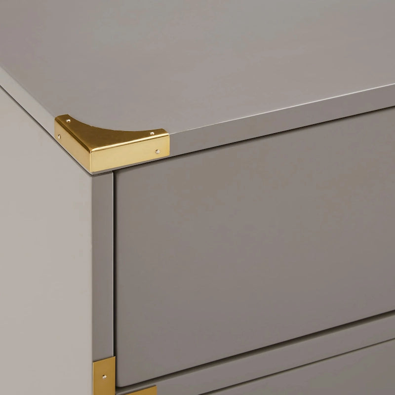 Table de chevet à 3 tiroirs et accents dorés